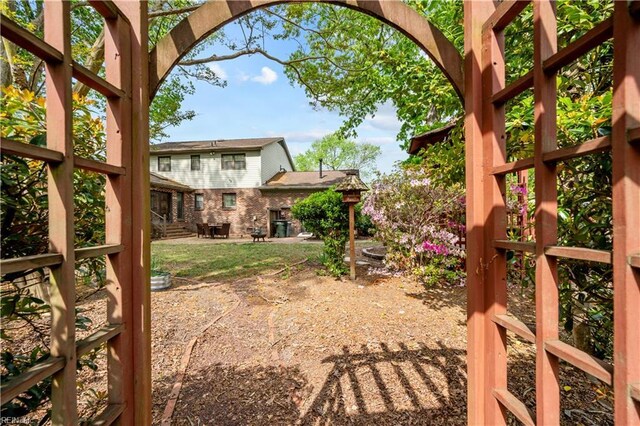 view of yard with a patio area
