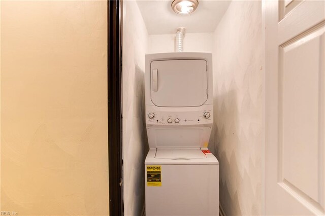 20 Mac Alva Dr, Hampton, VA 23669 - clothes washing area with stacked washer / drying machine and laundry area