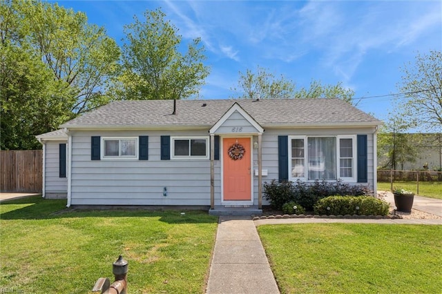bungalow featuring fence and a front yard