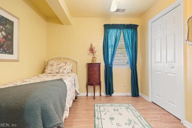 1609 Macgregory Ct, Virginia Beach, VA 23464 - bedroom with visible vents, baseboards, and wood finished floors