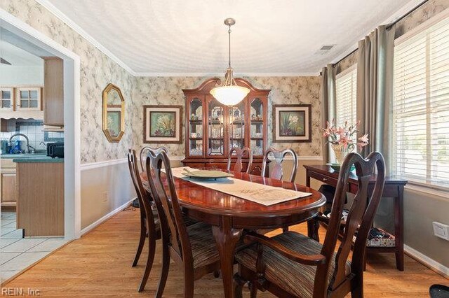 1609 Macgregory Ct, Virginia Beach, VA 23464 - dining space with wallpapered walls, visible vents, baseboards, and light wood-style floors
