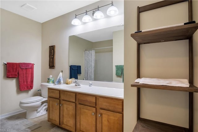 bathroom with visible vents, toilet, vanity, a shower with curtain, and baseboards
