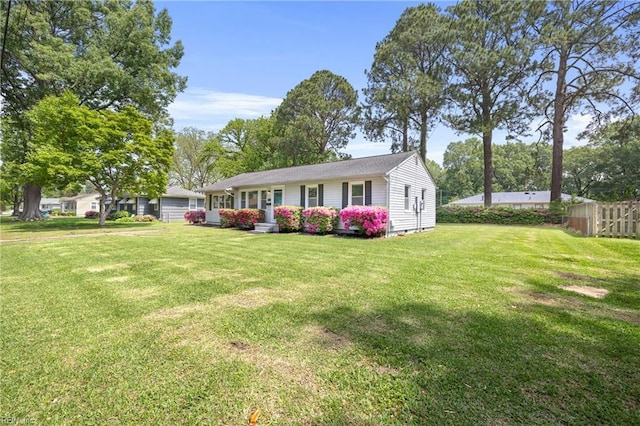 view of front of property featuring a front lawn and fence