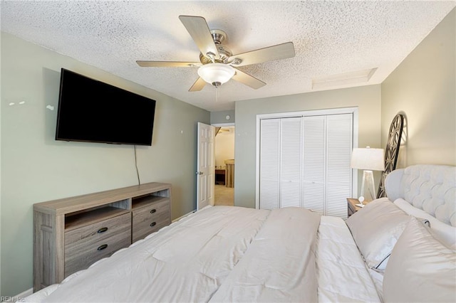 5081 Gatehouse Way, Virginia Beach, VA 23455 - bedroom featuring a textured ceiling, ceiling fan, and a closet