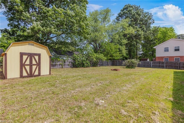 view of yard with a storage unit, an outdoor structure, and a fenced backyard