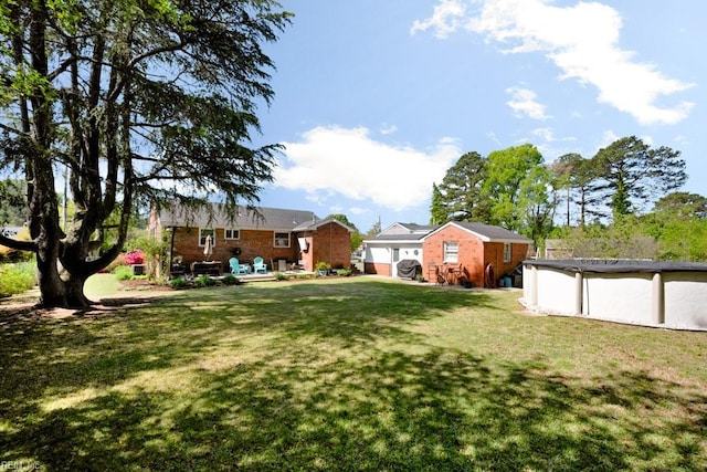 view of yard featuring a covered pool