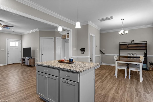 kitchen featuring wood finished floors, visible vents, pendant lighting, and gray cabinets