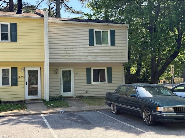 townhome / multi-family property featuring uncovered parking