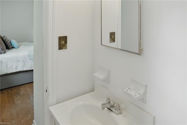 1619 Linden Ave, Chesapeake, VA 23325 - ensuite bathroom featuring a sink, wood finished floors, and ensuite bath