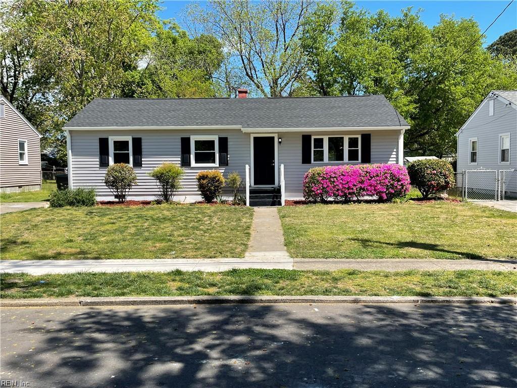 14 Ambrose Ln, Hampton, VA 23663 - ranch-style house featuring fence and a front yard