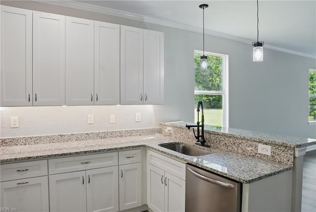 1612 Nansemond Pkwy, Suffolk, VA 23434 - kitchen with a peninsula, dishwasher, crown molding, and a sink