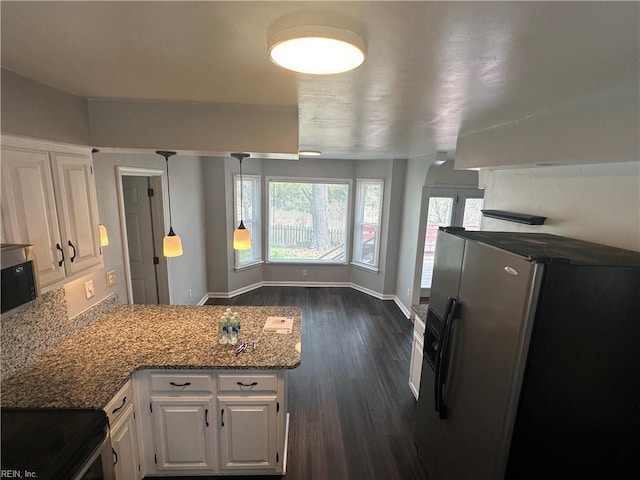 kitchen with dark wood-type flooring, a peninsula, baseboards, white cabinets, and appliances with stainless steel finishes