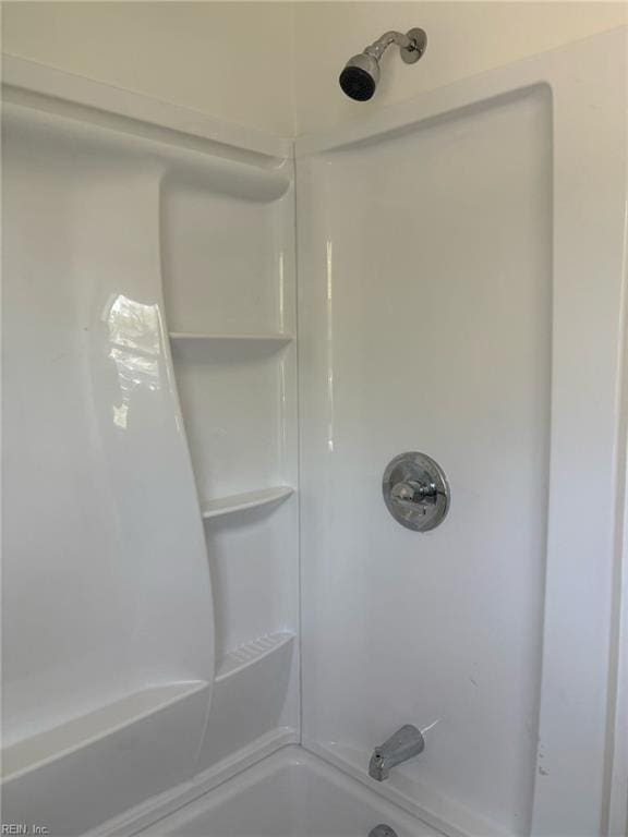38 W Sherwood Ave, Hampton, VA 23663 - bathroom with shower / tub combination