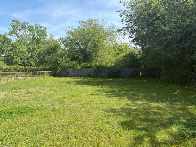 38 W Sherwood Ave, Hampton, VA 23663 - view of yard featuring fence