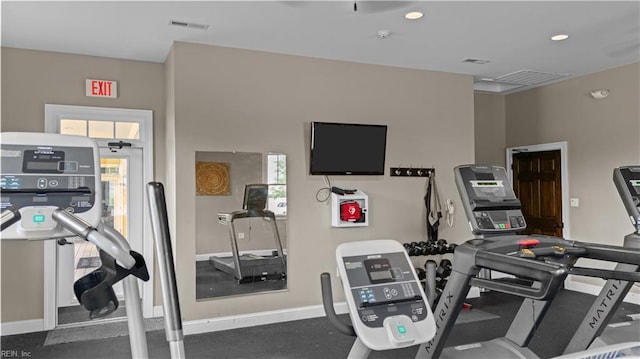 workout area with recessed lighting, baseboards, and visible vents