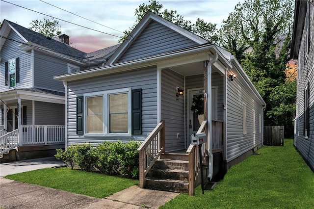 view of front facade featuring a front lawn and covered porch