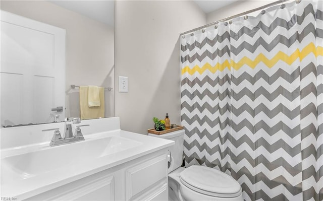 full bath featuring toilet, a shower with shower curtain, and vanity