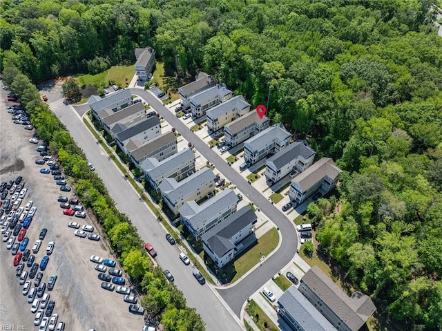 birds eye view of property featuring a forest view
