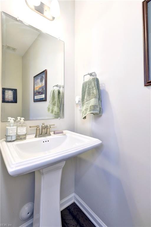 bathroom featuring a sink and baseboards