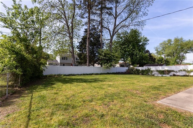 110 Greenwell Dr, Hampton, VA 23666 - view of yard with fence