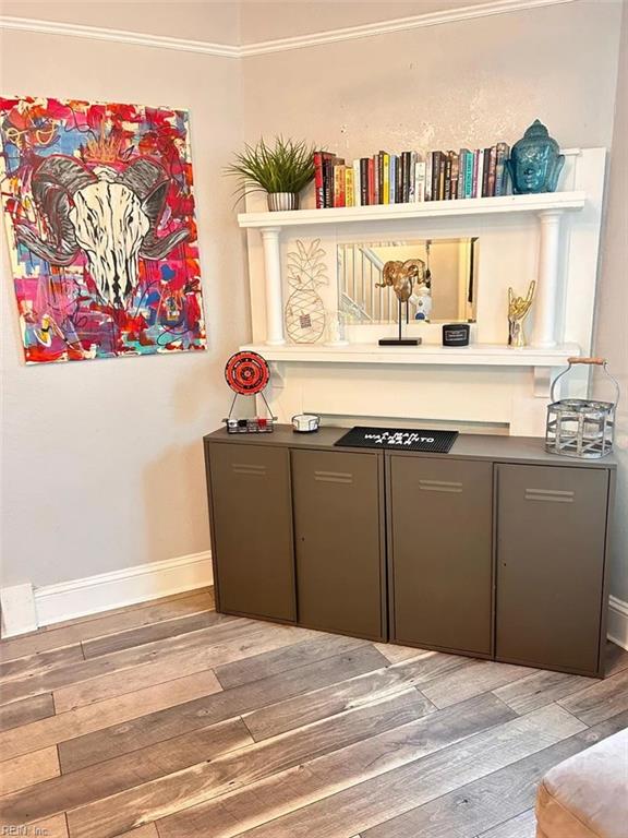 639 Mt Vernon Ave, Portsmouth, VA 23707 - bar with baseboards and light wood finished floors