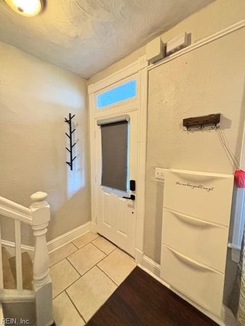 639 Mt Vernon Ave, Portsmouth, VA 23707 - entrance foyer with light tile patterned floors and baseboards