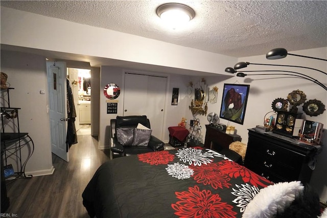 820 Pine Tree Ct, Newport News, VA 23608 - bedroom with baseboards, a textured ceiling, wood finished floors, and a closet