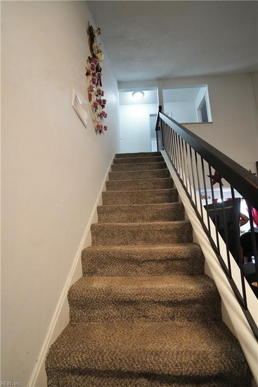 820 Pine Tree Ct, Newport News, VA 23608 - view of stairway