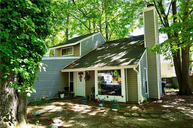 820 Pine Tree Ct, Newport News, VA 23608 - view of front of home featuring fence and a chimney