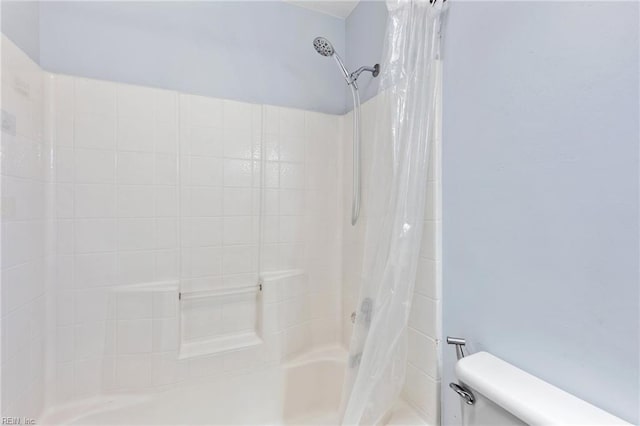 full bathroom featuring toilet