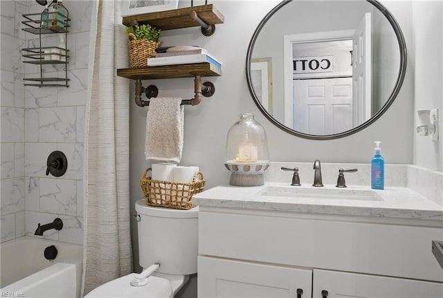 full bath featuring vanity, shower / tub combo with curtain, and toilet