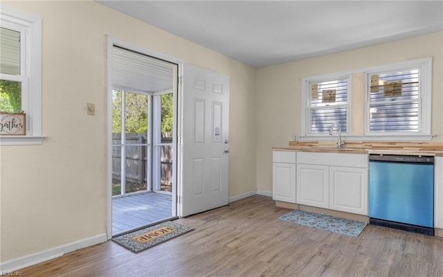 921 Quash St, Hampton, VA 23669 - entrance foyer featuring light wood-style floors, baseboards, and plenty of natural light