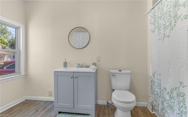 921 Quash St, Hampton, VA 23669 - bathroom featuring baseboards, wood finished floors, toilet, and vanity