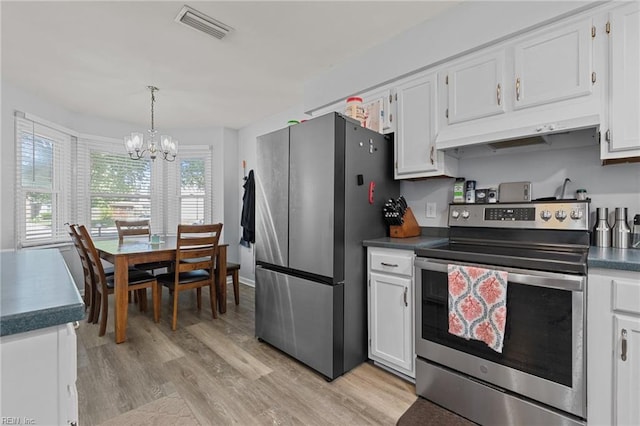 kitchen with visible vents, range hood, a chandelier, stainless steel appliances, and light wood-style flooring
