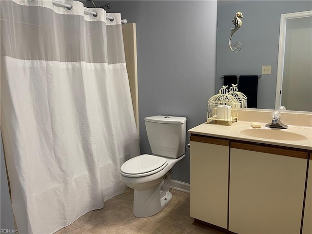 full bath featuring tile patterned flooring, vanity, toilet, baseboards, and a shower with shower curtain