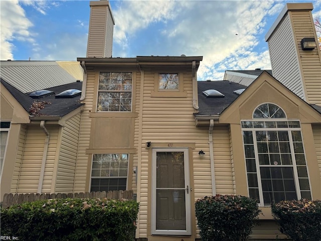 477 Lees Mill Dr, Newport News, VA 23608 - view of front facade with a chimney