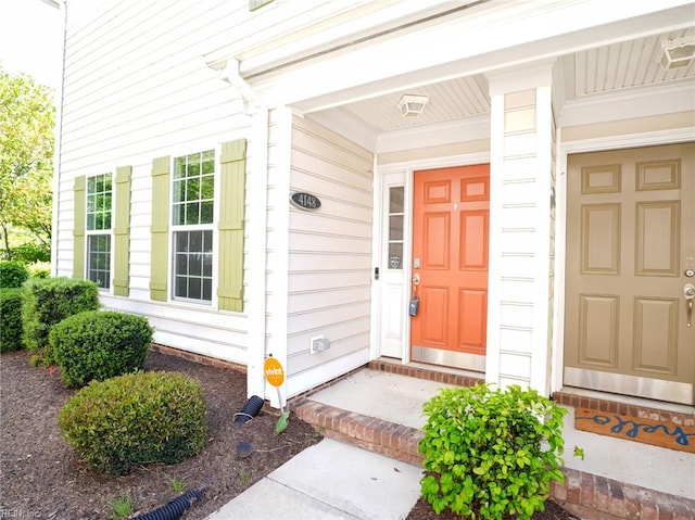 property entrance featuring a porch