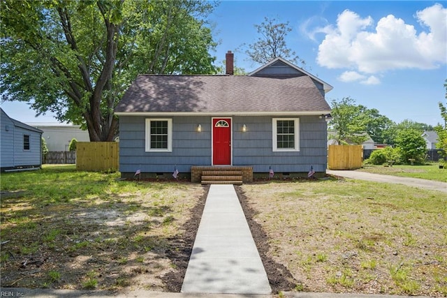 bungalow featuring fence, a front lawn, and crawl space