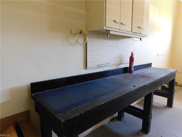 recreation room featuring a workshop area