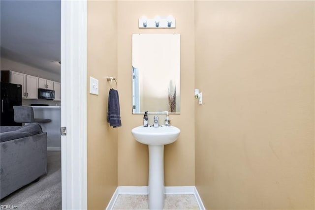 bathroom with baseboards