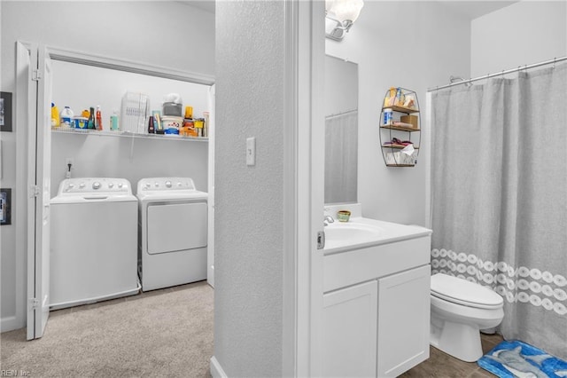 full bath featuring washer and dryer, toilet, a shower with shower curtain, and vanity