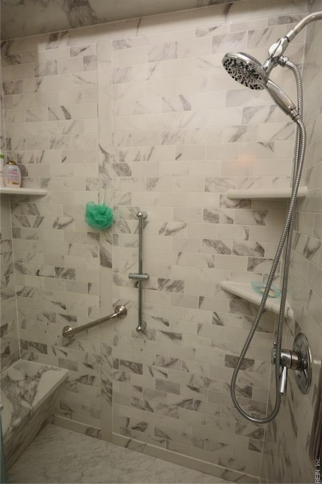 bathroom featuring tiled shower