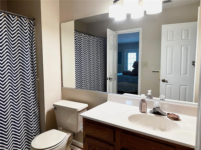 bathroom featuring vanity, curtained shower, toilet, and ensuite bath
