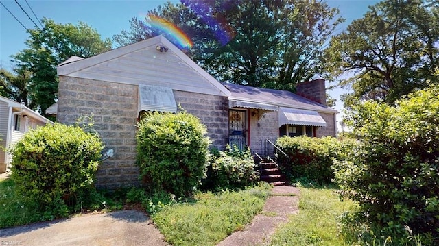 1233 Transylvania Ave, Chesapeake, VA 23324 - view of front facade with a chimney