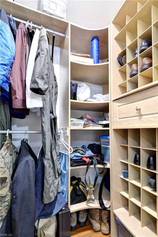 109 Van Curen Ct, Yorktown, VA 23693 - view of walk in closet