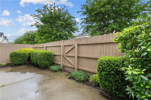 5324 Tamworth Pl, Virginia Beach, VA 23455 - view of patio with fence