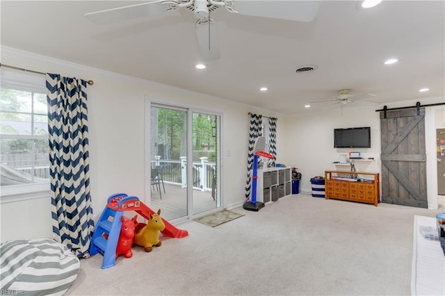 playroom with carpet, a ceiling fan, recessed lighting, and a barn door