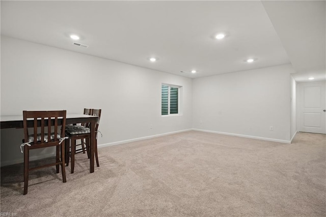 dining area with visible vents, carpet flooring, and recessed lighting