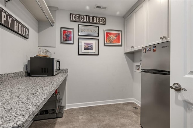 laundry room featuring visible vents, laundry area, and baseboards
