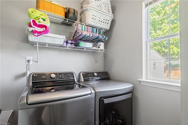 washroom with laundry area and independent washer and dryer